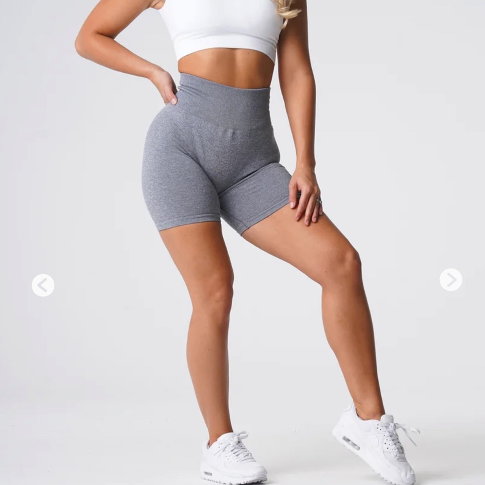 Nvgt scrunch butt short